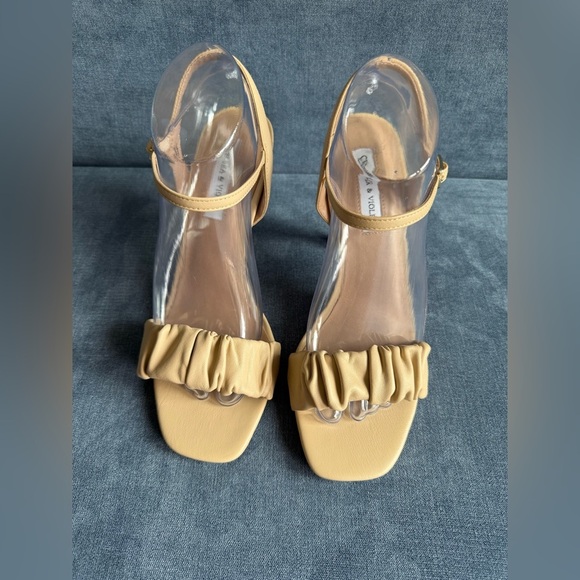 Chelsea & Violet Womens Nude Ruched Heels SZ 8.5 Ankle Strap Spool Heel Summer - Picture 2 of 8